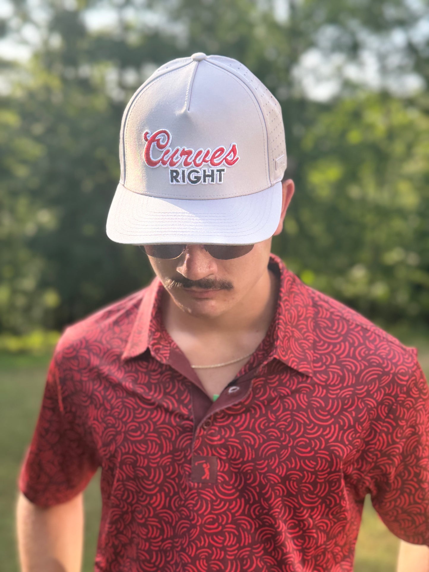 Curve Right Hat