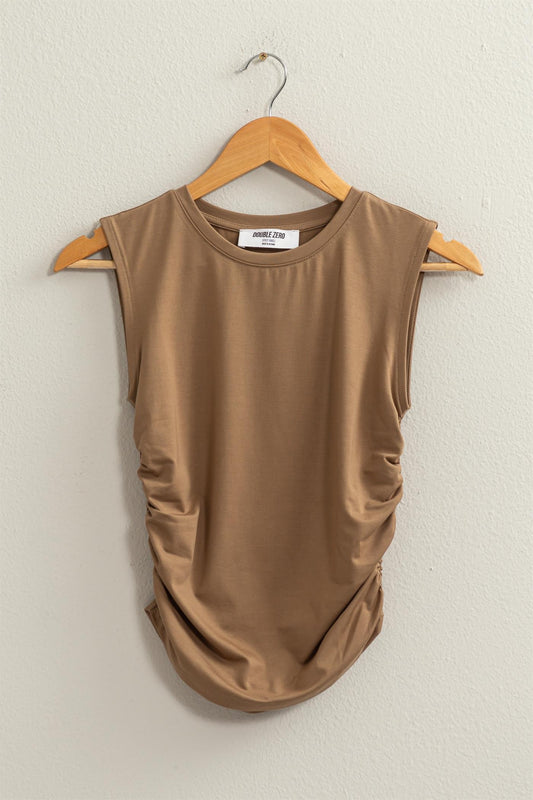 RUCHED SLEEVELESS TOP MOCHA